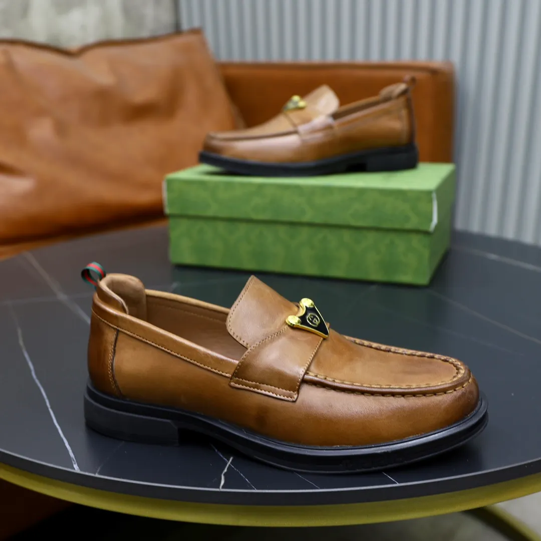 Men's shoes: 250🙅‍♂️🙅‍♂️🙅‍♂️Niuli Brand: GUCCI Size: 38-44 (45 can be customized) Level: Counter classic Material: Original soft cowhide upper Comfortable cowhide lining Original lightweight outsole Style category: Business casual footwear Driving leather shoes Color: Actual picture color
